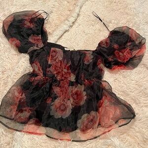 Thirty/Thirty black floral puff sleeve top